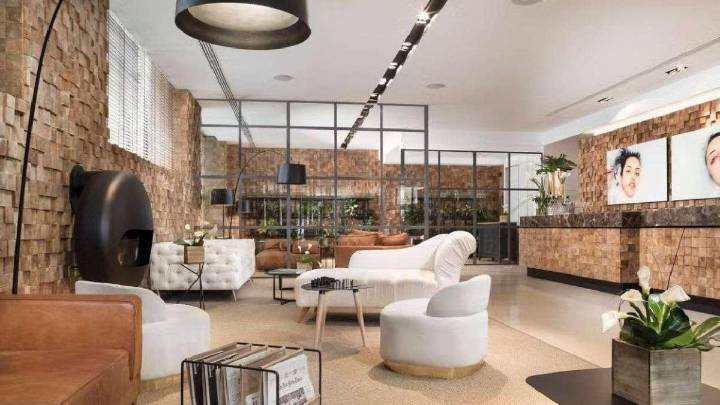 Mercadillo de lujo en Madrid: el Hotel ME liquida más de 10.000 piezas de diseño
