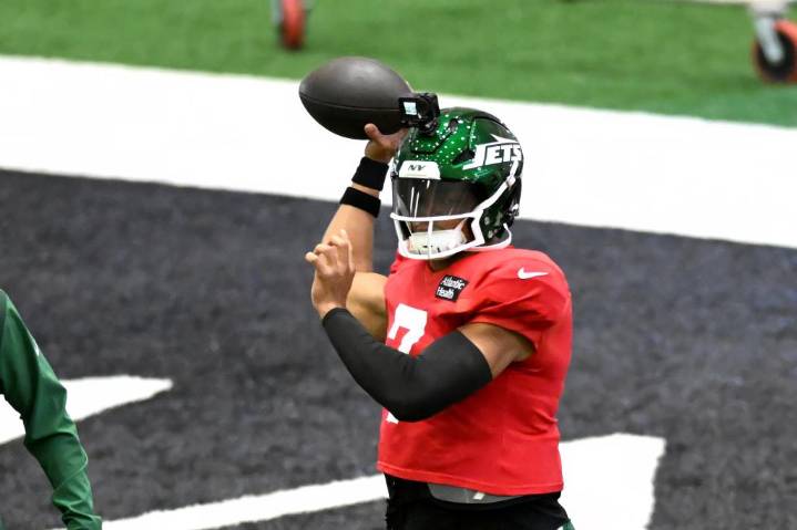 Justin Fields back at Jets practice as he gets closer to Week 4 return