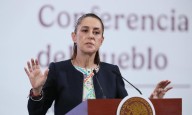 Sheinbaum confirma la detención de 23 mexicanos en redada en planta de coches en EEUU