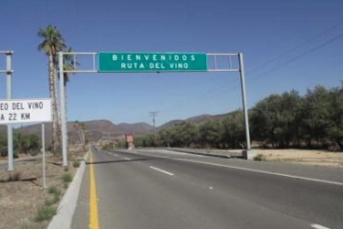 Un riesgo carretera al Valle de Guadalupe