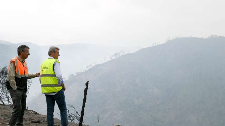 El fuego da un respiro en el sur de Lugo: “No tiene nada que ver la situación actual con la que vivimos”