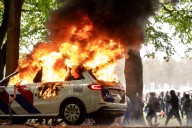 Tras disturbios, Policía se enfrenta contra manifestantes antiinmigración en La Haya