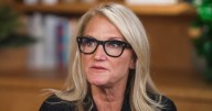 Mel Robbins calls herself the 'villain' of her own story and shares lessons from 'rock bottom'