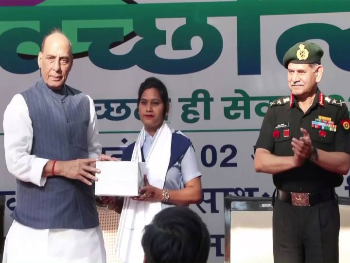Defence Minister Rajnath Singh felicitates sanitation workers
