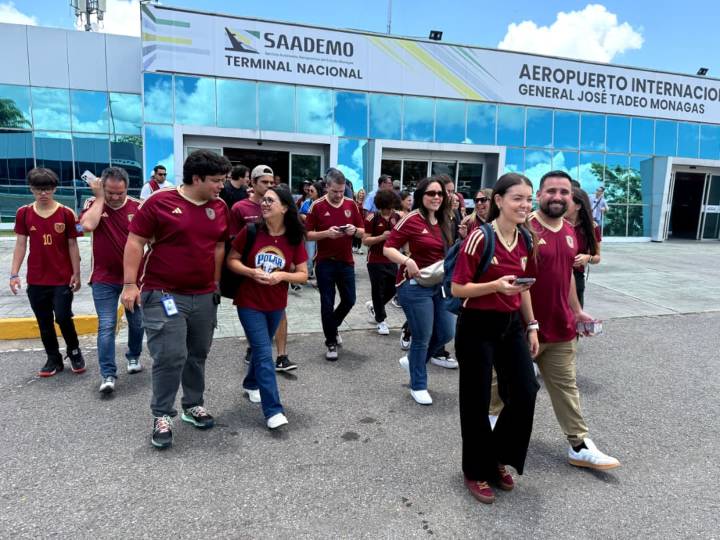 28 aviones repletos de fanáticos aterrizan en Maturín para apoyar a La Vinotinto