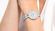 Joyas Swarovski con descuentos de hasta el 40%: collares, pulseras, pendientes... y hasta un reloj para darle brillo a tu look
