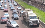 Pipas circulan por carriles centrales de Zaragoza