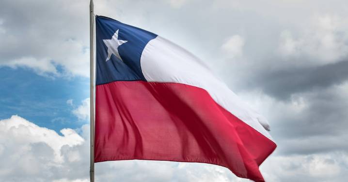 Cuándo es obligatorio instalar la bandera chilena y cuál es la multa por no tenerla