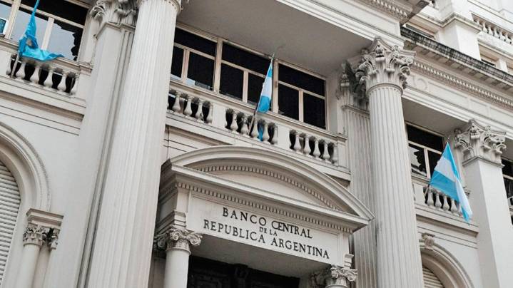 El Banco Central reinstauró una parte del cepo para personas
