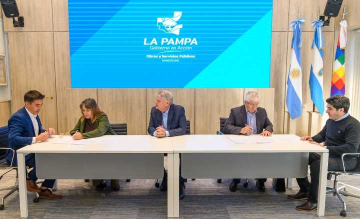 Ziliotto firmó convenios con Winifreda y Lagos para mejorar la infraestructura hídrica