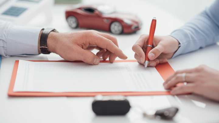 Cuidado al rellenar un parte amistoso en un accidente de tráfico: una agente de seguros avisa de este error que te puede hacer culpable