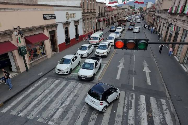 Michoacanos privilegian el uso del automóvil para trasladarse al trabajo