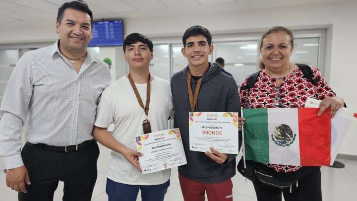 Ganan alumnos del CECyTECH bronce en concurso de ciencia y tecnología en Chile