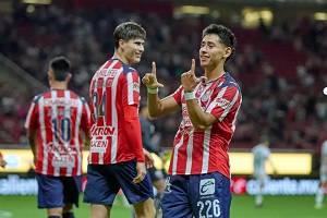 Golea Chivas a Necaxa