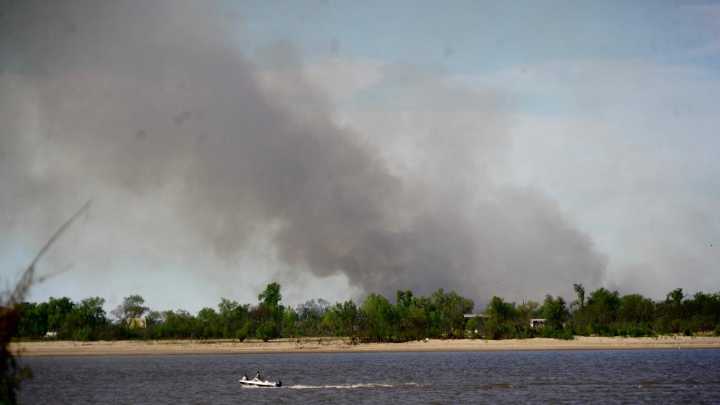 Otra vez Rosario se vio invadida por el humo producto de quemas en las islas del Paraná