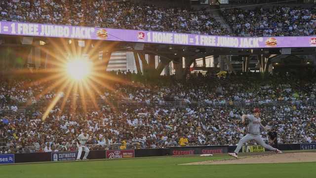 De La Cruz, Andujar lead late rally that gives the Reds a 2