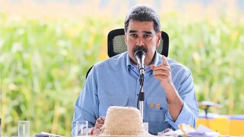 Nicolás Maduro confía en preparación de campesinos para "tomar las armas" si EE. UU. ataca Venezuela