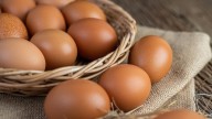 El truco definitivo para freír huevos sin salpicaduras (y funciona)