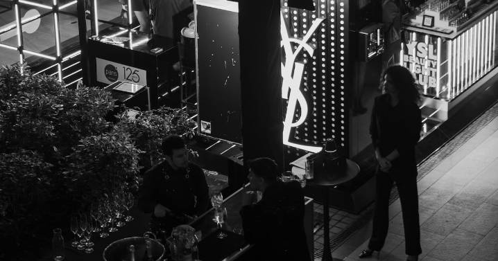 YSL Beauty Light Club: una experiencia inmersiva de belleza y libertad