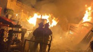Incendio consume local en Chimalhuacán