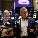 Las acciones y los bonos profundizan la caída mientras el dólar roza el techo de la banda cambiaria