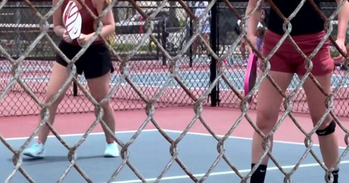 Plan to replace Fort Lauderdale Beach basketball courts with pickleball stirs controversy