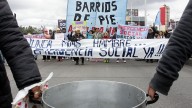 Barrios de Pie desafía al Gobierno con ollas populares frente al Ministerio de Capital Humano