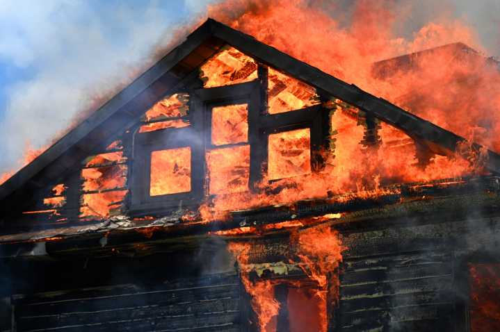 Two Vacant Homes Burn Down in Pasadena