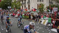 España: manifestantes propalestinos boicotean la Vuelta Ciclista y amenazan a los miembros de un equipo israelí
