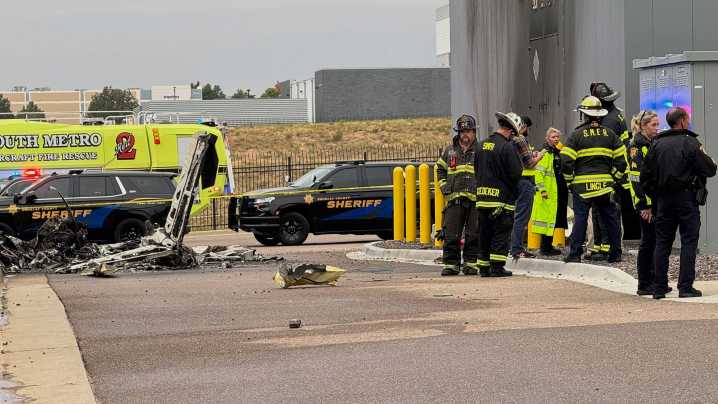 2 people die in small plane crash near suburban Denver airport