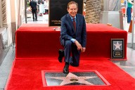 Chris Wallace recibe una estrella en Hollywood junto a la de su padre, Mike Wallace
