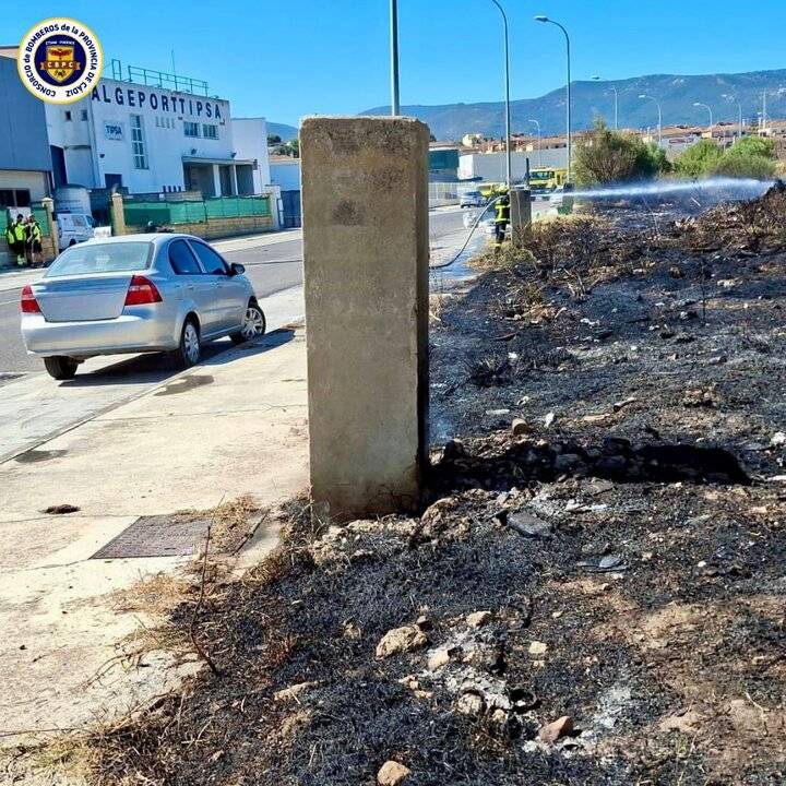Una torre eléctrica provoca un incendio de pasto en La Menacha