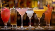 Ni jamón ni patatas fritas: el alimento que tienes que comer antes de beber alcohol, según la ciencia