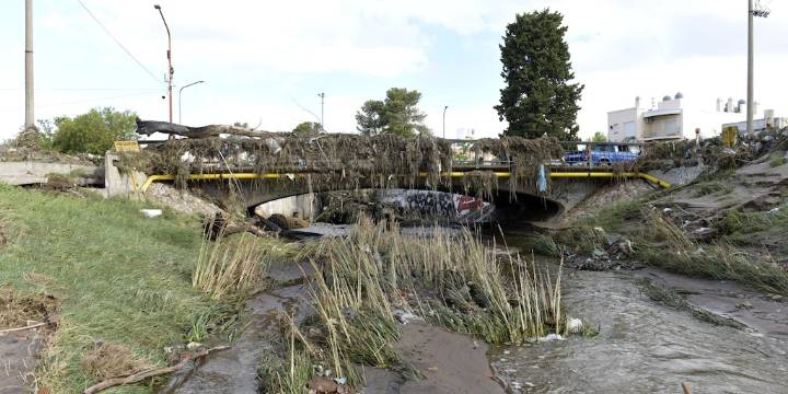 A seis meses del temporal en Bahía Blanca, comenzó la reconstrucción de los puentes destruidos por la inundación