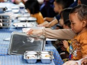 Some 400 Indonesian school children fall ill after eating free school meals