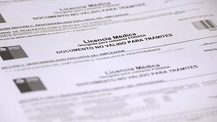 Licencias médicas: El detalle del último hallazgo de Contraloría y de dónde son los funcionarios públicos con más viajes
