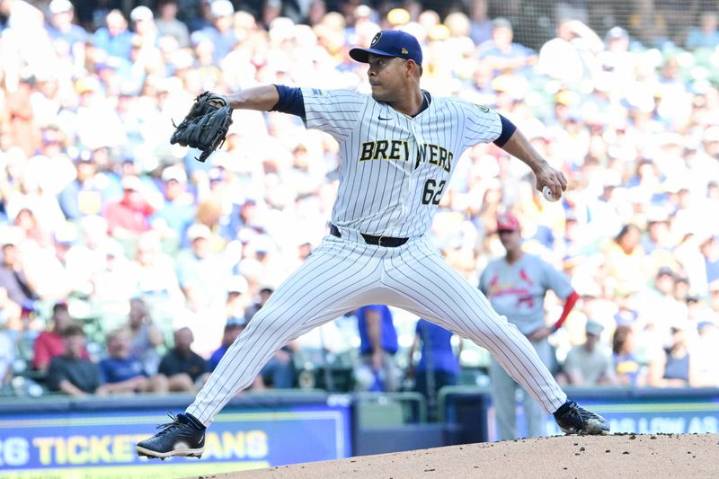 Brewers LHP Jose Quintana getting MRI after straining calf