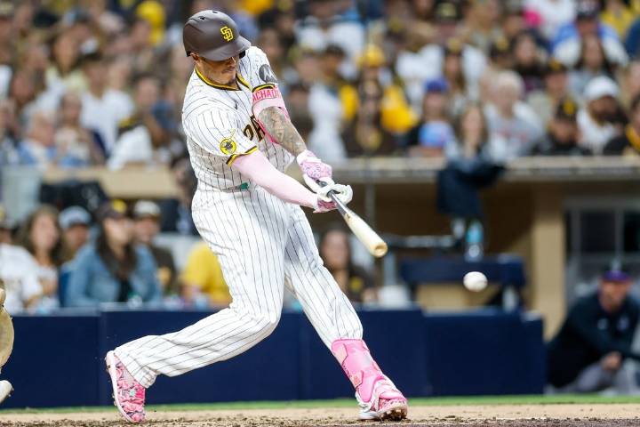 Deadspin | Padres slug 4 homers, overpower struggling Rockies