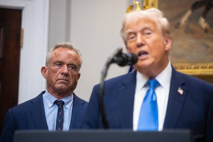 Trump limita uso de Tylenol y lo vincula como causante de autismo pese a críticas médicas