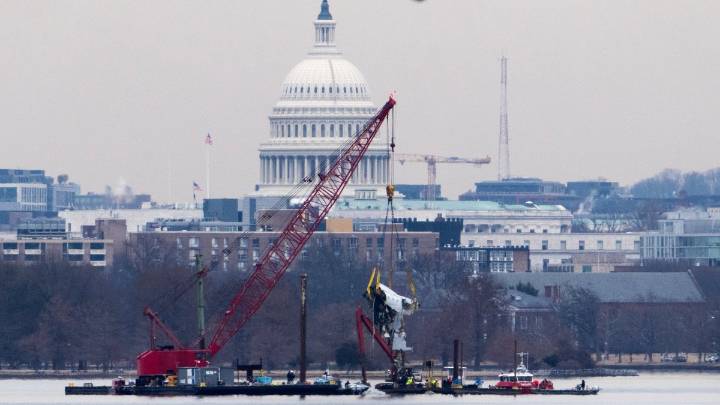 Family DC plane crash victim sues FAA, Army, American Airlines