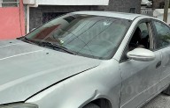 Menores apedrean a un hombre y dañan su vehículo en la colonia Bellavista