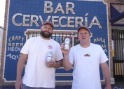 12.000 latas de cerveza al mes y varias referencias en homenaje a Madrid: Así es la fábrica de dos ingleses que llegaron de Erasmus y se enamoraron de la capital