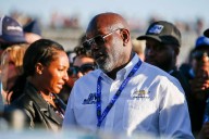 Cowboys Legend Emmitt Smith Forced Out of Business Over 6-Figure Demand Just a Month After Launch Emmitt Smith’s Las Vegas restaurant was abruptly shut down after receiving a lockout notice, leaving i