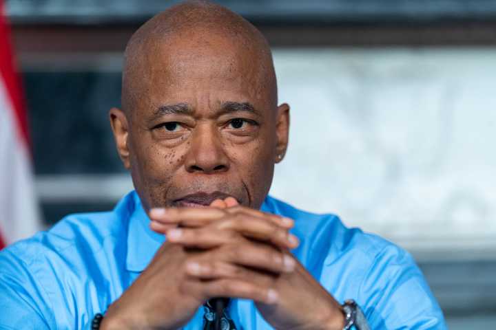Eric Adams se retira de reelección electoral