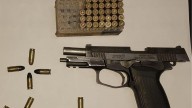 Tras detonaciones de arma de fuego, detuvieron a un hombre y le secuestraron una pistola