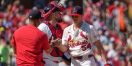 Sonny Gray takes no-hitter into 6th inning in win