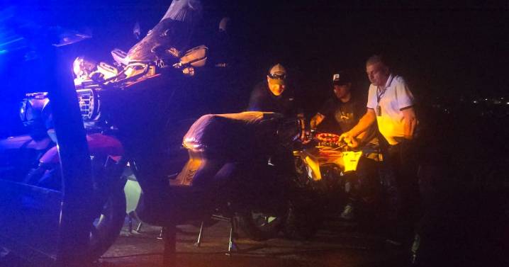 Recuperan vehículos y motoras robadas de negocio en Corozal