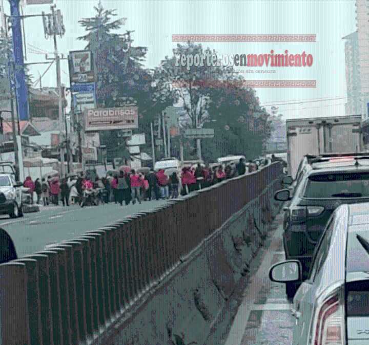 MANIFESTANTES EN LA CARRETERA MÉXICO-TOLUCA; CERRADA POR COMPLETO CON DIRECCIÓN A TOLUCA