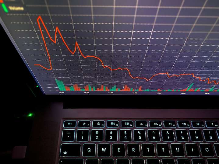 Carnage On D-Street: Sensex Posts Worst Week In Eight Months — These Stocks Defied Market Rout