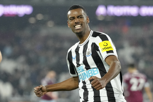 Liverpool ficha a Isak del Newcastle por cifra rpecord en Inglaterra de 170 millones de dólares